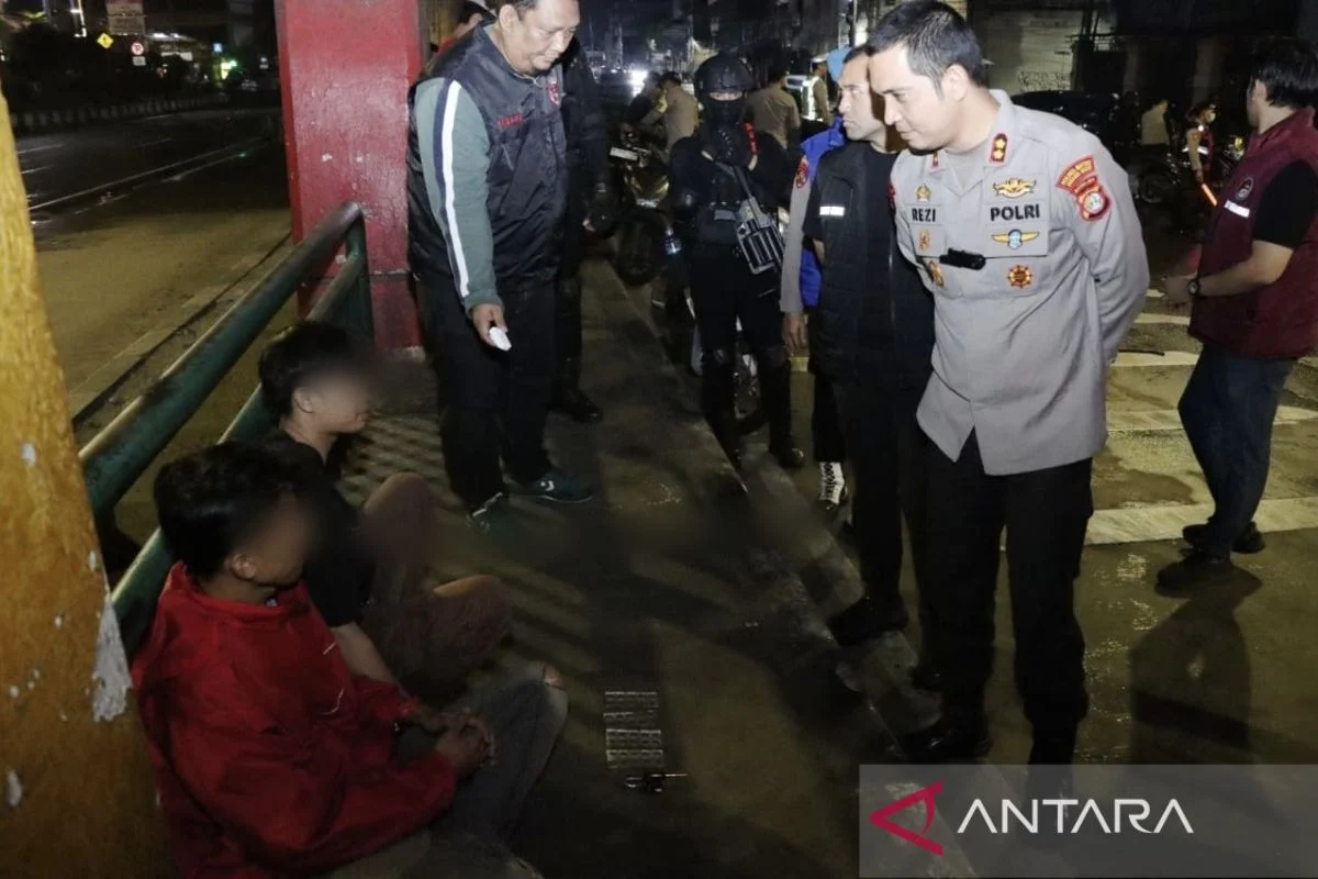 Polisi Tangkap Dua Pembawa Obat Terlarang Saat Razia di Jakarta Barat