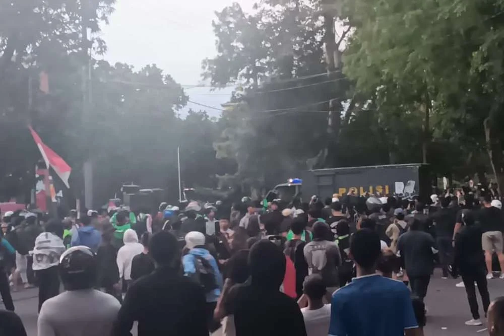 Polisi Tangkap Terduga Pelaku Anarkis di Bandung