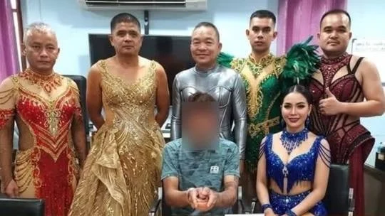 Polisi Thailand Menyamar Sebagai Penari Wanita untuk Tangkap Bandar Narkoba
