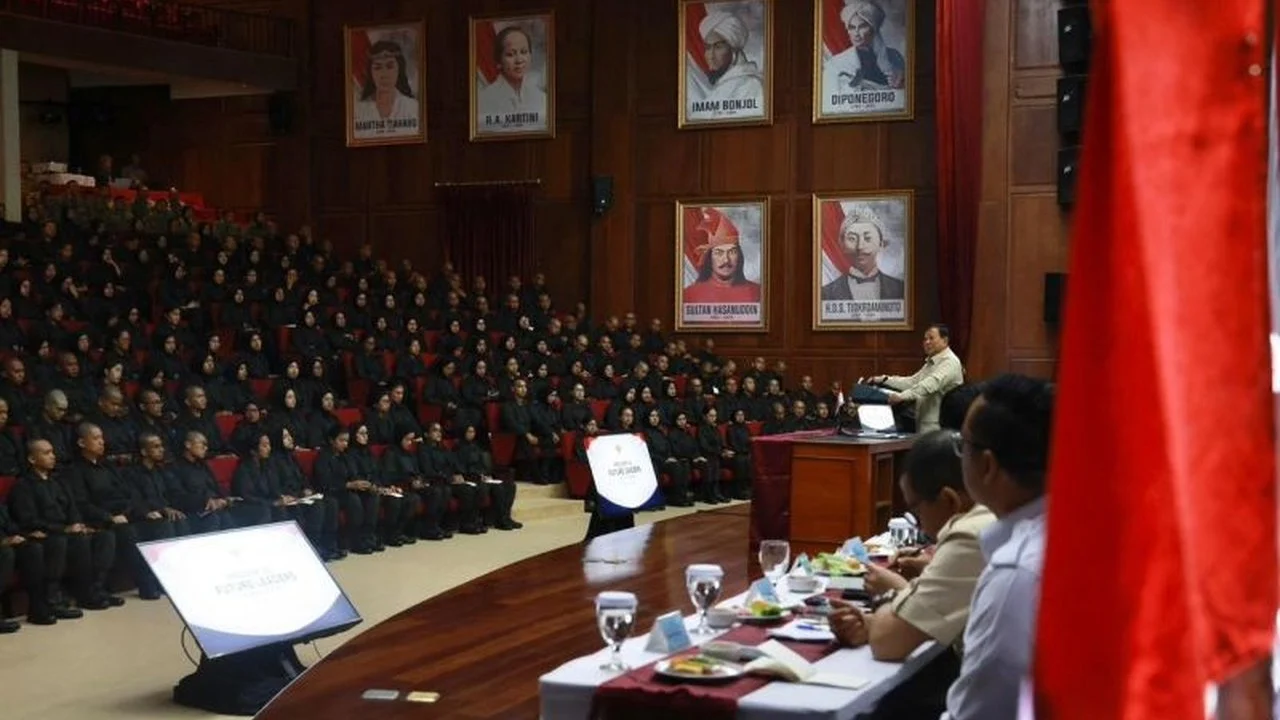 Prabowo Beri Taklimat pada Peserta Program Calon Pemimpin BUMN