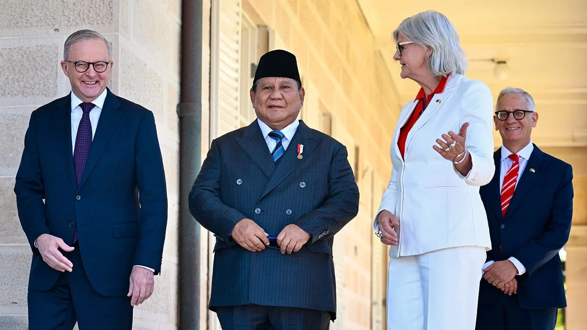 Prabowo Disambut Upacara Kenegaraan Saat Tiba di Les Invalides