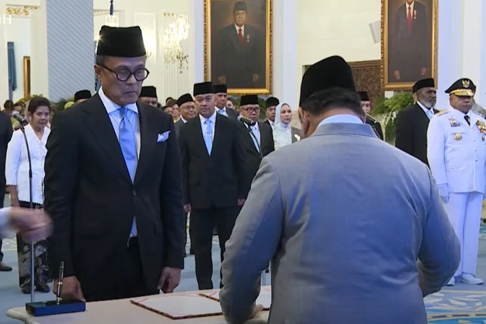 Prabowo Serahkan Pengelolaan Aset BUMN dan Danantara kepada Dony Oskaria