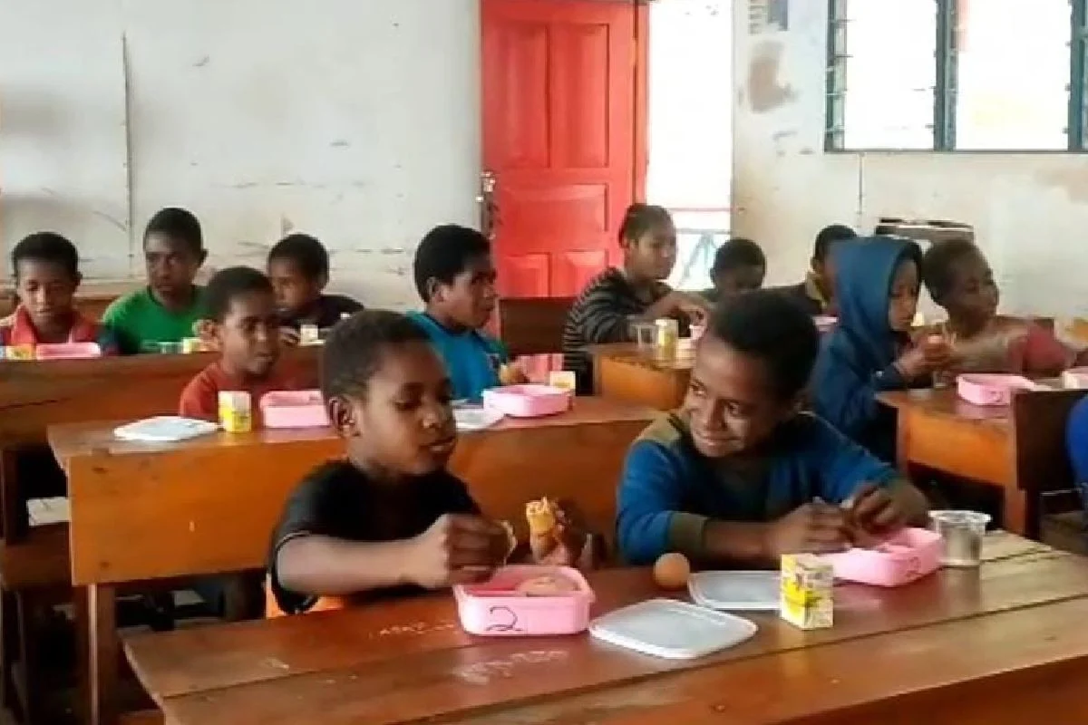 Program Sarapan Sehat Anak Sekolah di Tolikara Rayakan 13 Tahun Pelaksanaan