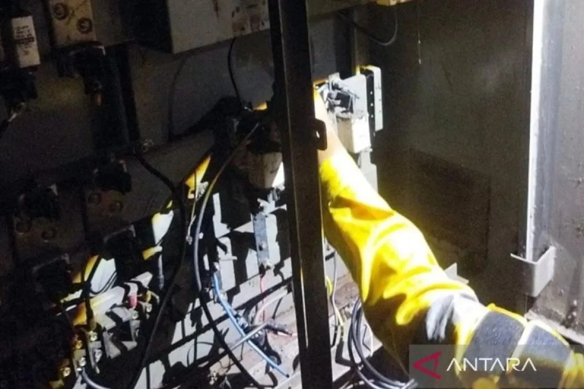 Puluhan Lampu Jalan Pemuda Rawamangun Kembali Menyala Setelah Dicuri