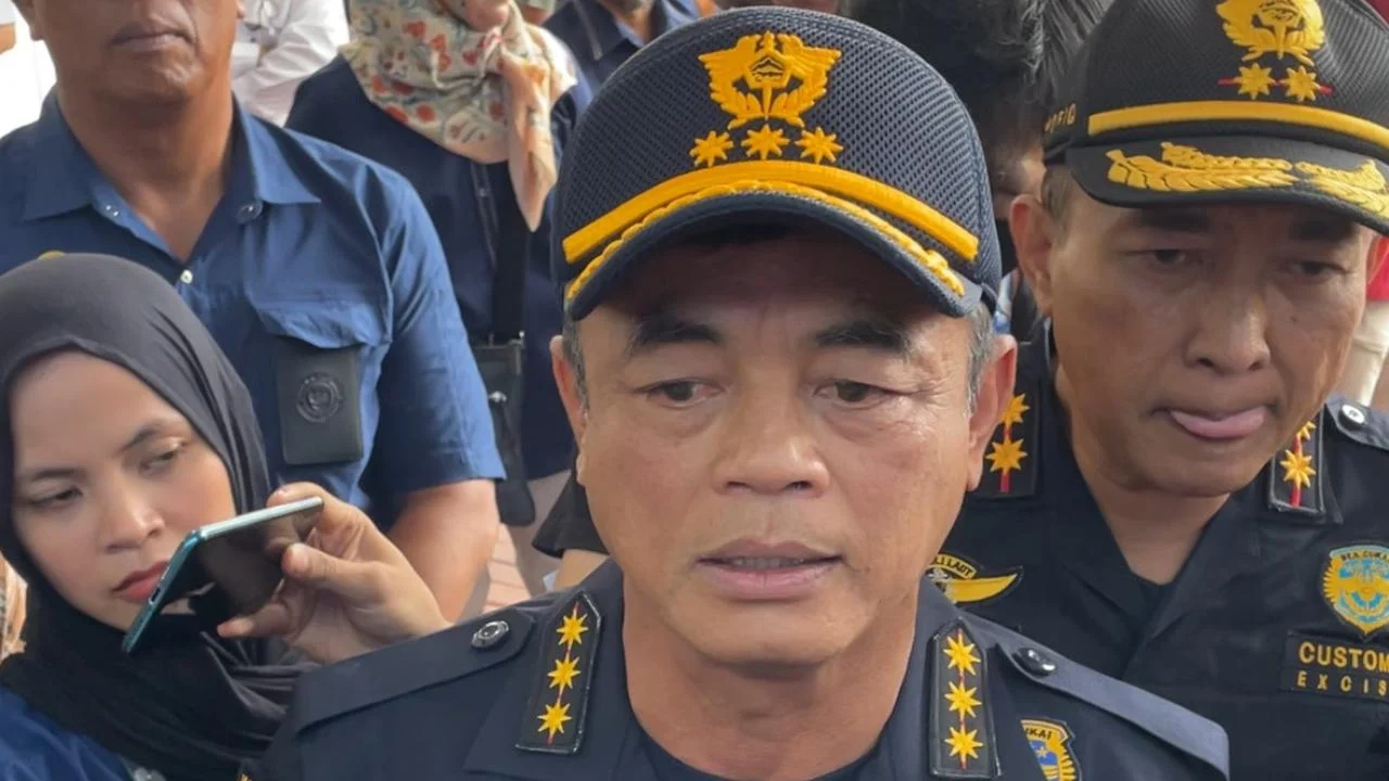 Purbaya Tak Nonaktifkan Dirjen Bea Cukai Meski Namanya Terseret KPK