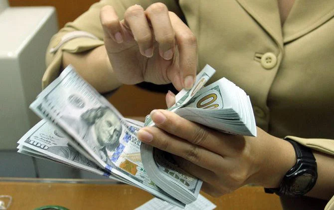 Rupiah Diprediksi Masih Volatile dalam Jangka Pendek, Ekonom INDEF: Bisa Bergerak Hingga Kisaran Rp17.900