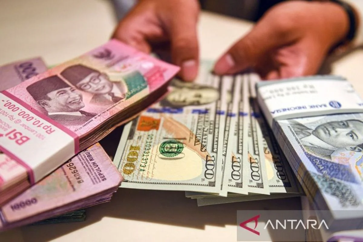 Rupiah Ditutup Melemah di Rp 17.880 per Dolar AS, Sentimen Global dan Domestik Jadi Beban
