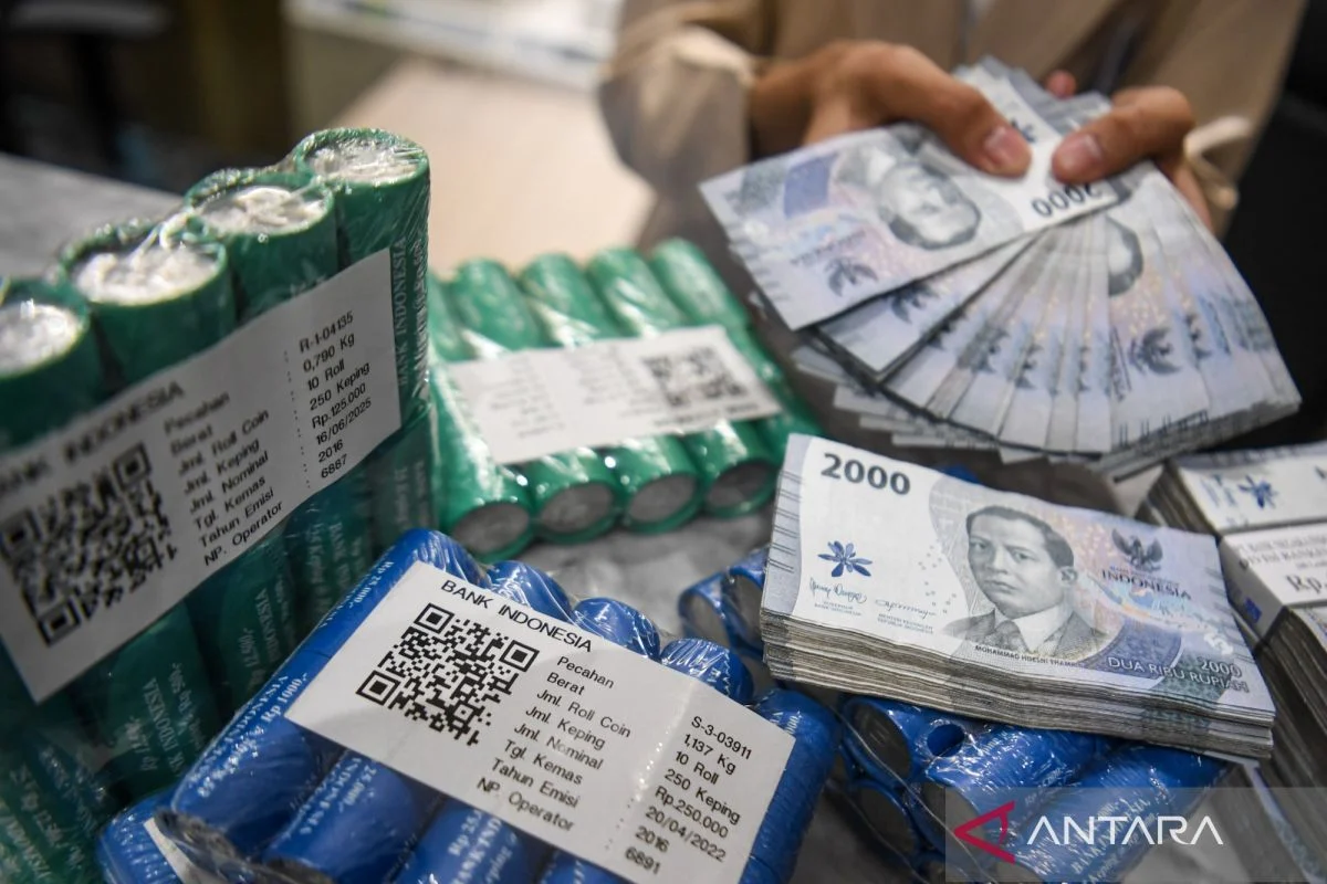 Rupiah Melemah Akibat Ekspektasi Suku Bunga Fed Tinggi Lebih Lama