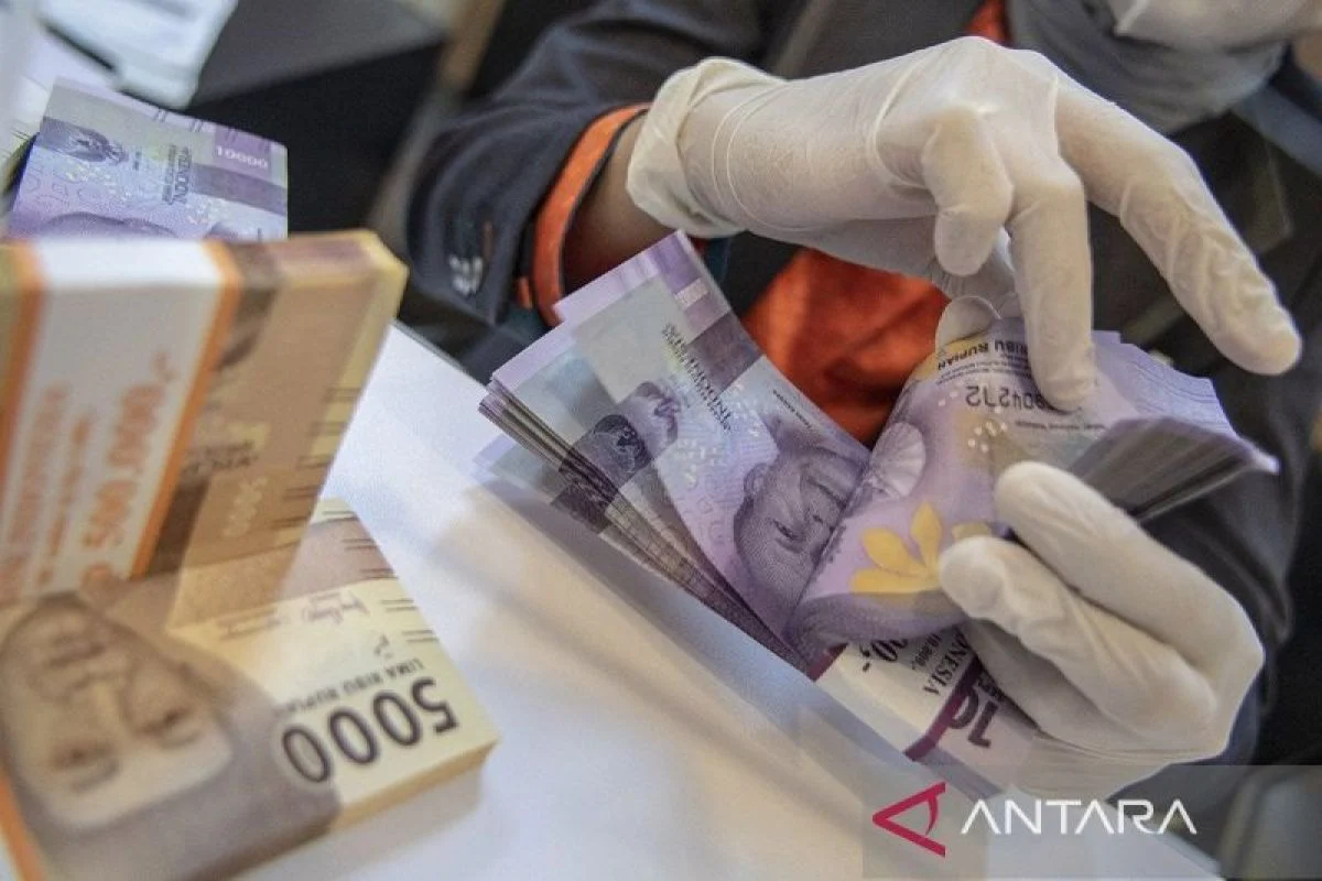 Rupiah Melemah Seiring Eskalasi Konflik di Timur Tengah Memanas