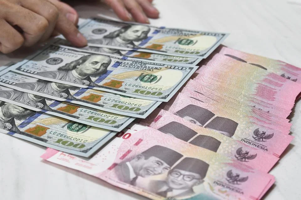 Rupiah Tembus Rp 17.671 per Dolar AS, Celios: Cash is The King, Hindari Instrumen Tak Likuid