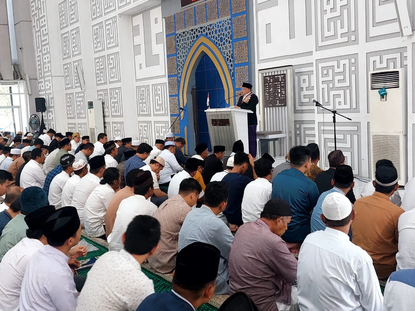 Salat di Masjid DPR, Puan Harap Iduladha 2026 Jadi Momen Rajut Kebersamaan dan Kepedulian Sosial