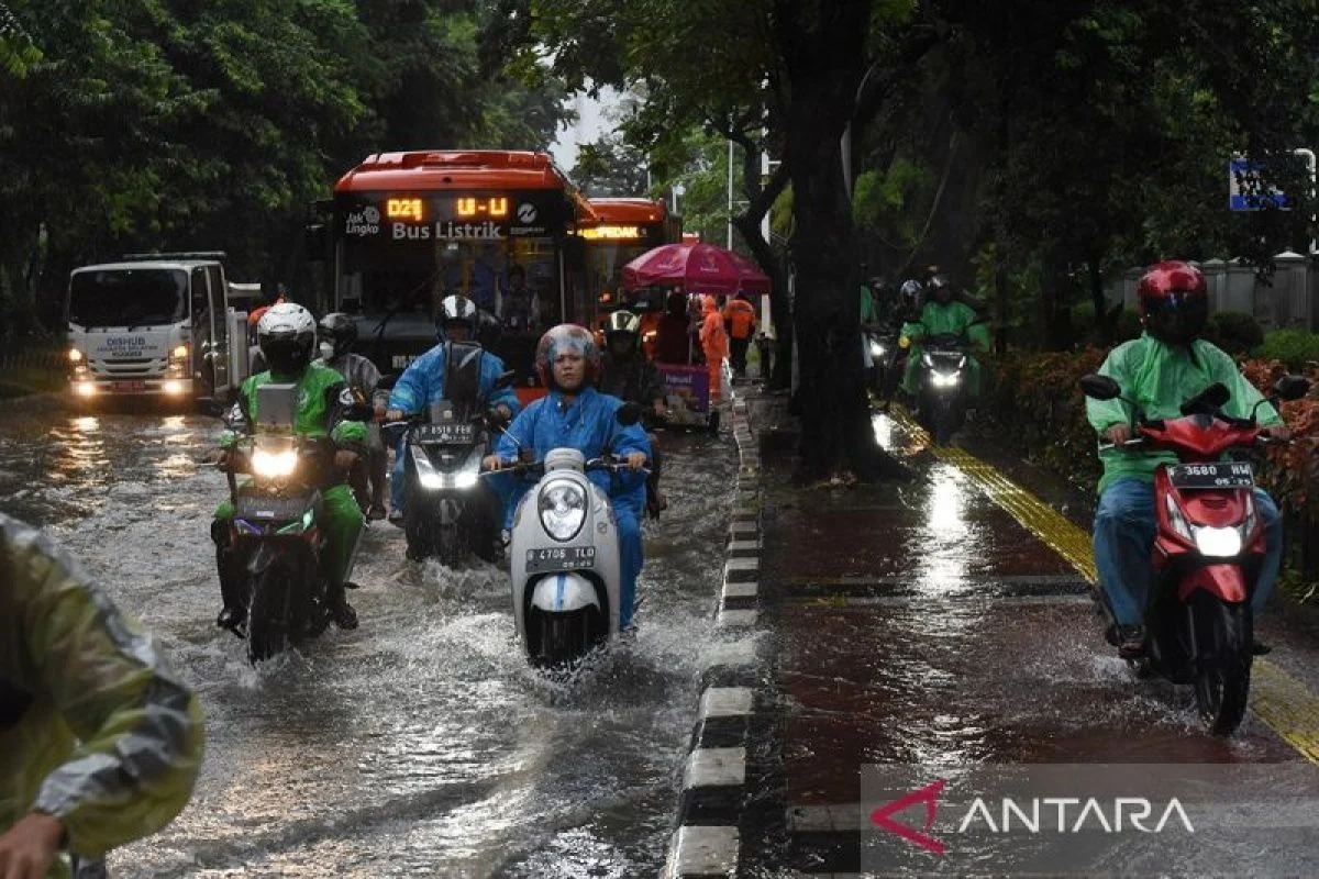 Seluruh Wilayah Jakarta Diprediksi Diguyur Hujan pada Minggu Sore