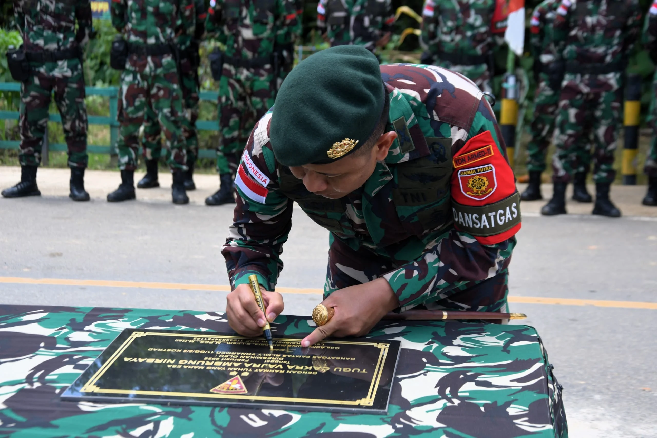 Semangat TNI Jaga Perbatasan RI‑Malaysia di Pos Labang, Nunukan