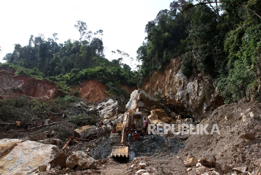 Sembilan Penambang Meninggal Tersapu Longsor di Tambang Emas Ilegal Sijunjung, Sumatera Barat