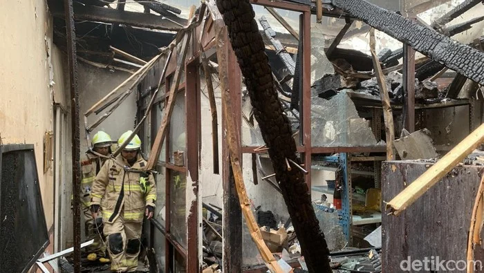 Sempat padam, Rumah di Krendang Jakbar Kembali Terbakar