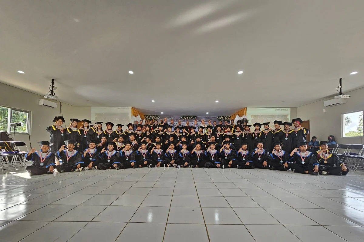 SMK Maharati Luncurkan Wisuda Angkatan Ketiga, Menegaskan Komitmen Pendidikan PAMA di Pedalaman