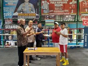 Sunan dan Noldi Tundukkan Petinju Thailand di Pattimura Big Fight