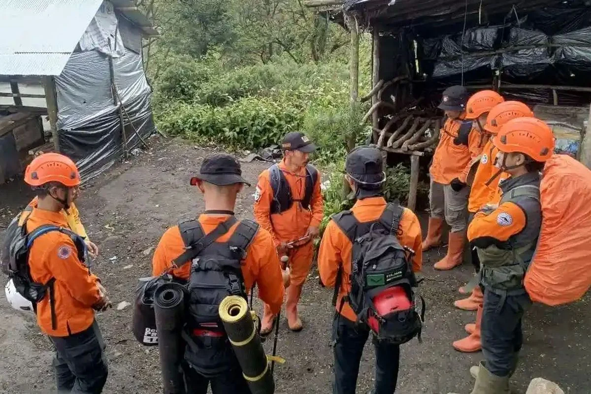 Tim SAR Gabungan Lanjutkan Pencarian Pendaki Hilang di Gunung Dukono