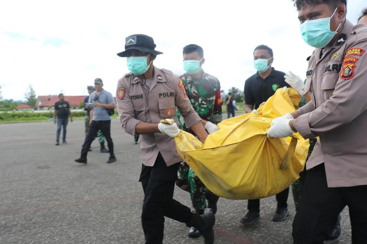 TNI-Polri Berupaya Evakuasi Jenazah Pendulang Emas dari Kampung Kawe