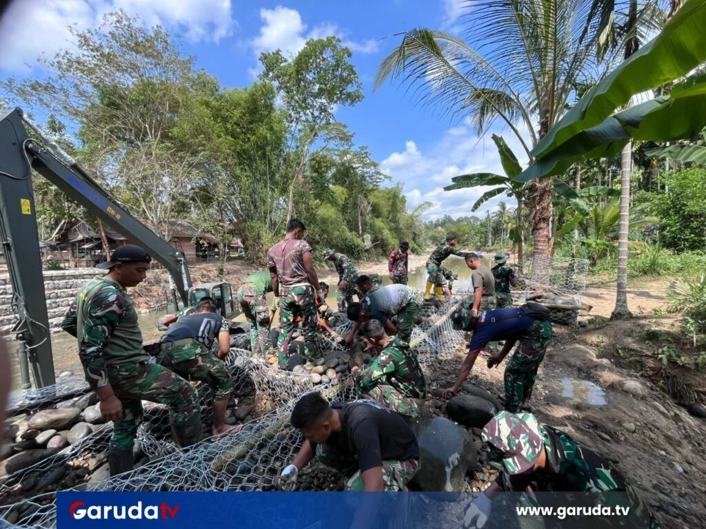 TNI Selesaikan Pembangunan Jembatan Gantung Perintis Garuda di Aceh Tamiang