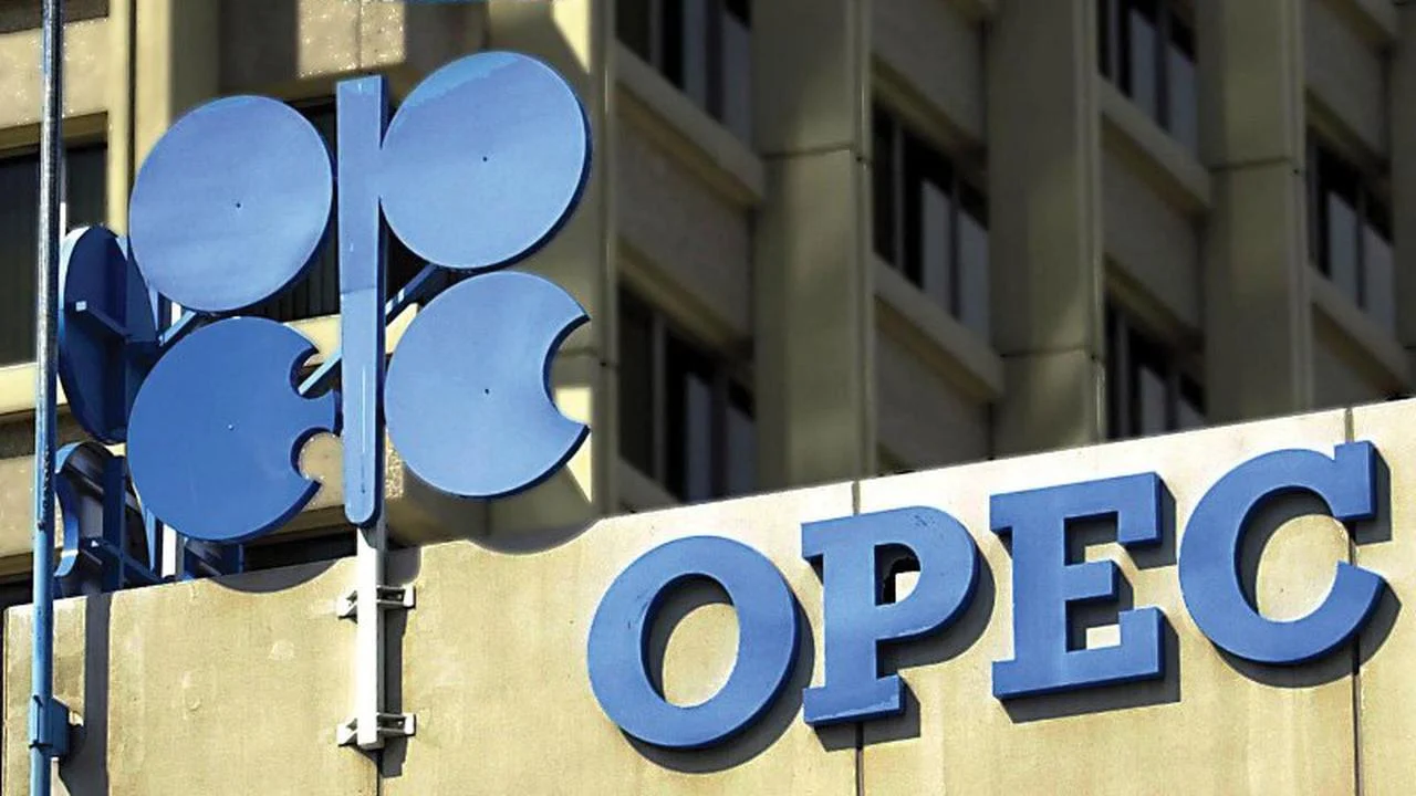 Tujuh negara anggota OPEC+ siap genjot produksi minyak pada Juni