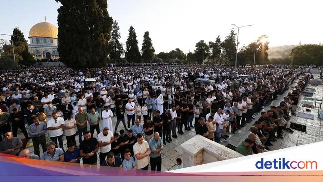 Umat Muslim Padati Masjid Al Aqsa Rayakan Idul Adha 1447 H