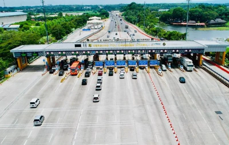 Volume Kendaraan di Tol Jakarta‑Cikampek Melonjak Selama Libur Panjang