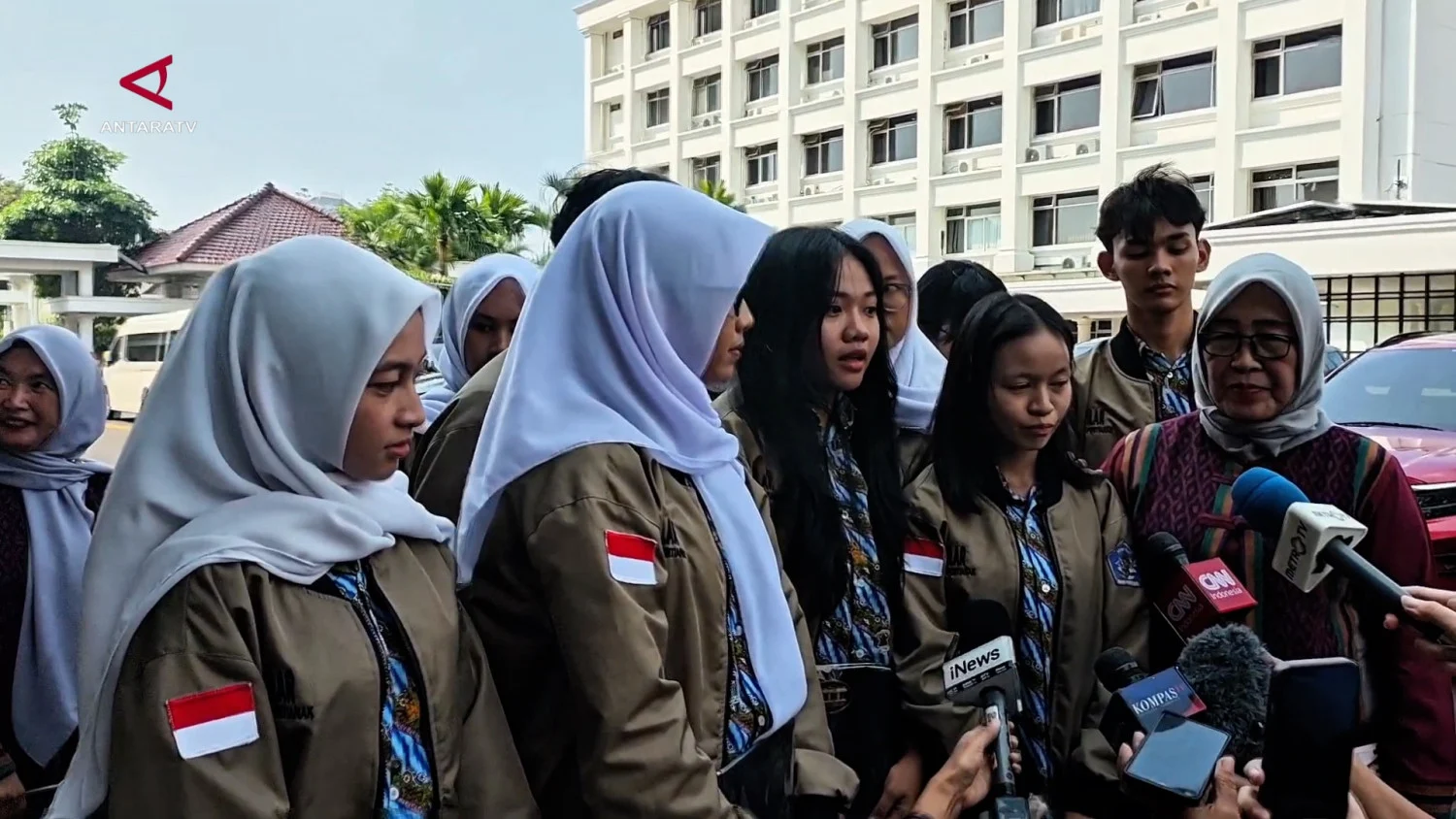 Wapres Gibran Beri Semangat pada Peserta Lomba Cerdas Cermat SMAN 1 Pontianak