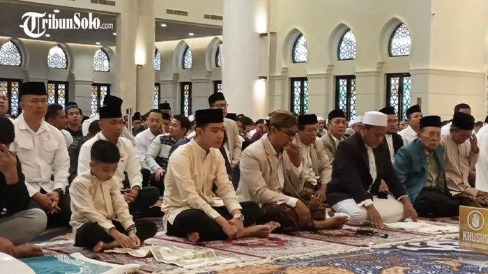 Wapres Gibran Ditemani Jan Ethes Laksanakan Salat Idul Adha di Masjid Istiqlal