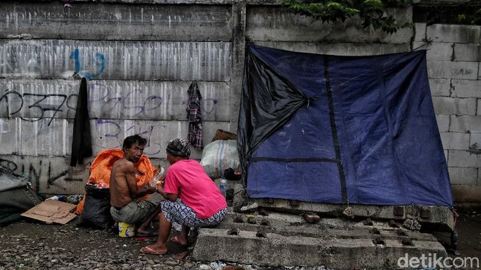 Warga Bantaran Rel di Senen Siap Dipindah ke Huntara yang Seksi