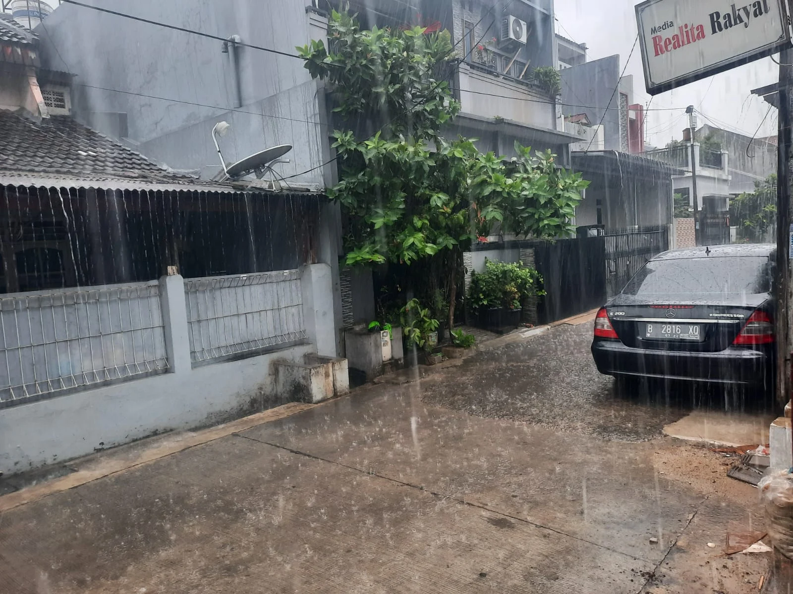 Waspada! Hujan Sangat Lebat Diprediksi Guyur Jabodetabek hingga 7 Mei