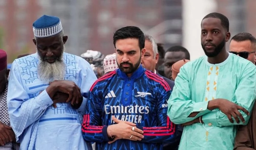 Zohran Mamdani Salat Iduladha dengan Jubah Arsenal