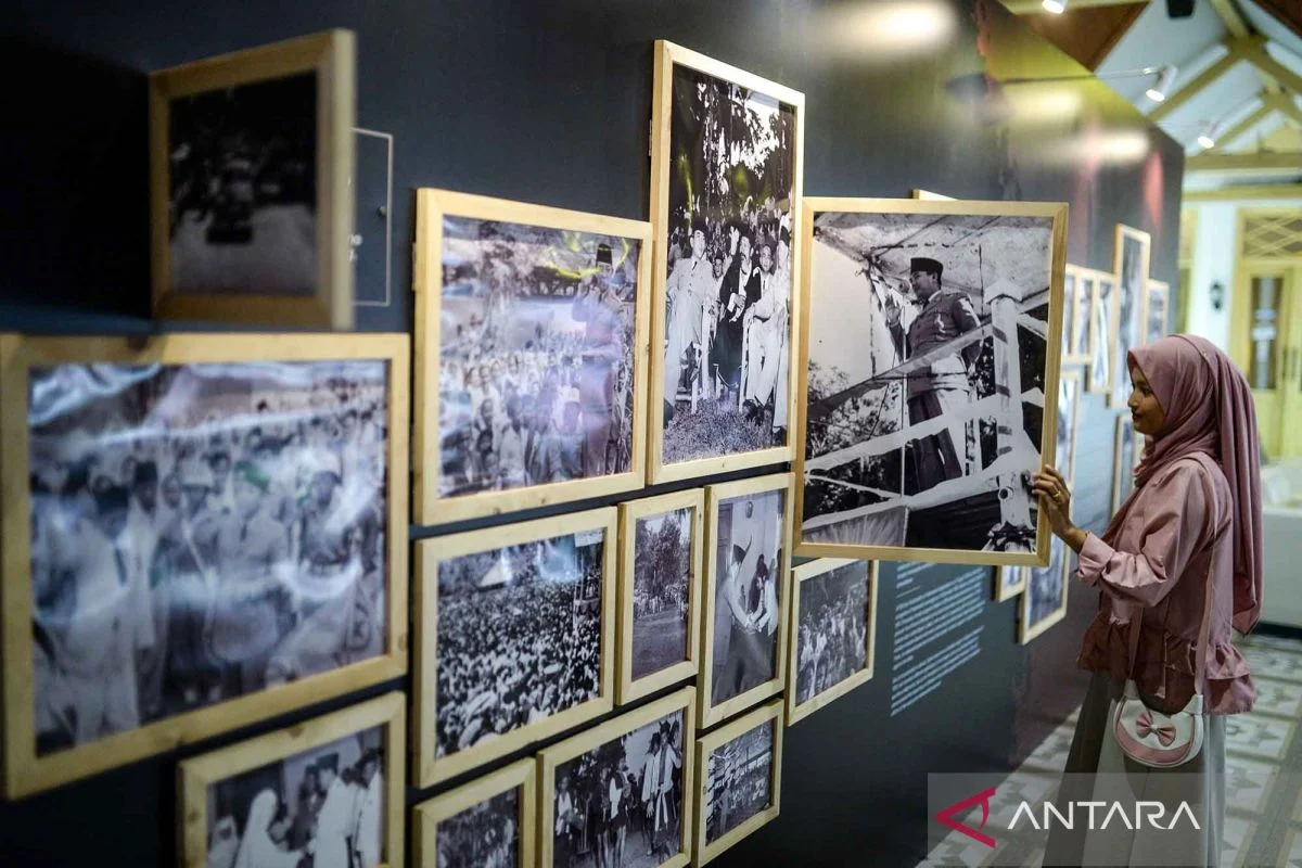 105 Arsip Foto Bung Karno Dipamerkan di Museum Multatuli