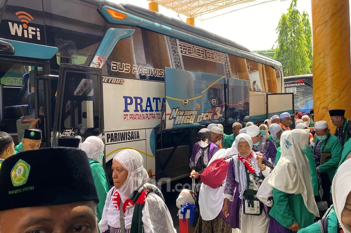 378 Jamaah Haji Kloter Pertama Tiba di Surabaya, PPIH Ungkap Proses Debarkasi