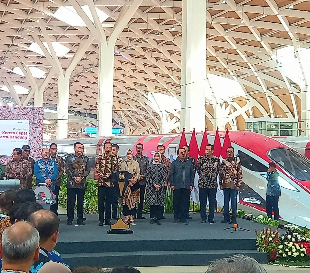 AHY Dijadikan Ketua Komite Kereta Cepat Jakarta-Bandung, Luhut Digantikan; Perpres No. 29/2026 Ditandatangani Prabowo