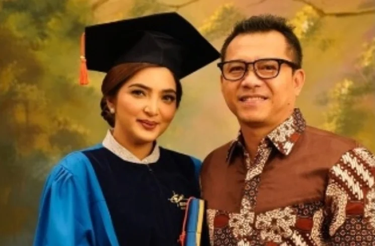Anang Hermansyah dan Ashanty Wisuda Bersama Azriel di UNAIR, Raih Gelar S2 dan S3