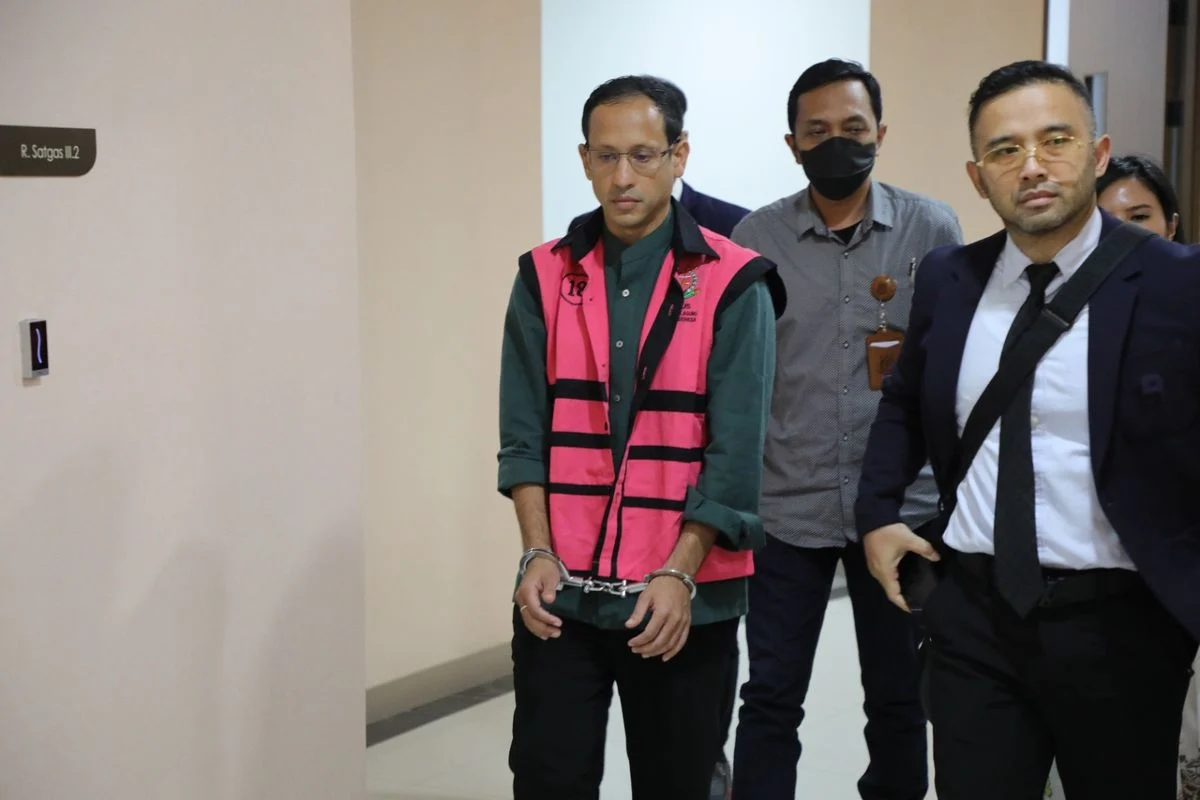 Andri Mulyono Tampil Pakai Rompi Tahanan Usai Jadi Tersangka Baru Pengadaan Motor Listrik BGN