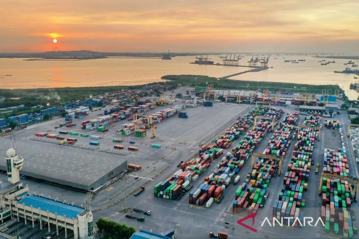 Arus Peti Kemas Tanjung Perak Naik 2 Persen, Makassar-Kendari-Berau Jadi Motor Logistik Indonesia Timur