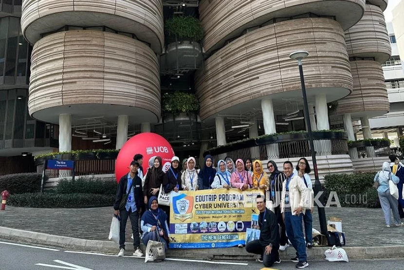 Belajar tak Lagi Berbatas Dinding, Mahasiswa Cyber University Diajak Jelajah Dunia Lewat Edutrip