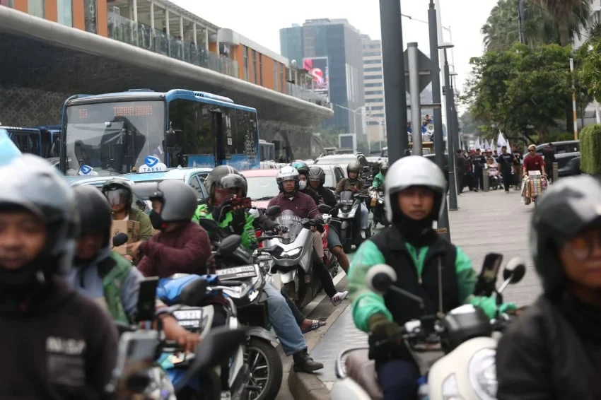 BEM UI Gelar Aksi di Bundaran HI, Pengendara Diimbau Cari Rute Alternatif