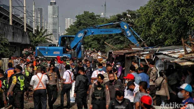 Beragam Peristiwa DKI Jakarta: Dari Pertandingan Tinju hingga Pembongkaran Bangunan Liar oleh KAI