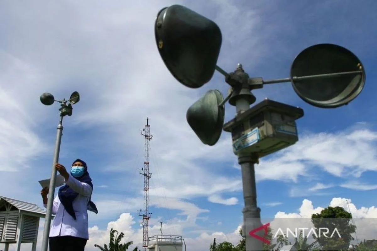 BMKG Prediksi Mayoritas Kota Besar RI Berawan hingga Hujan Ringan pada Senin