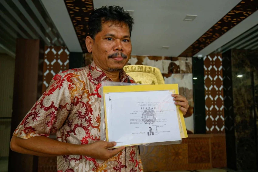Bonatua Silalahi Ungkap Kejanggalan Fotokopi Ijazah Jokowi: Tanpa Tanggal Legalisir, Potensi Pelanggaran Peraturan