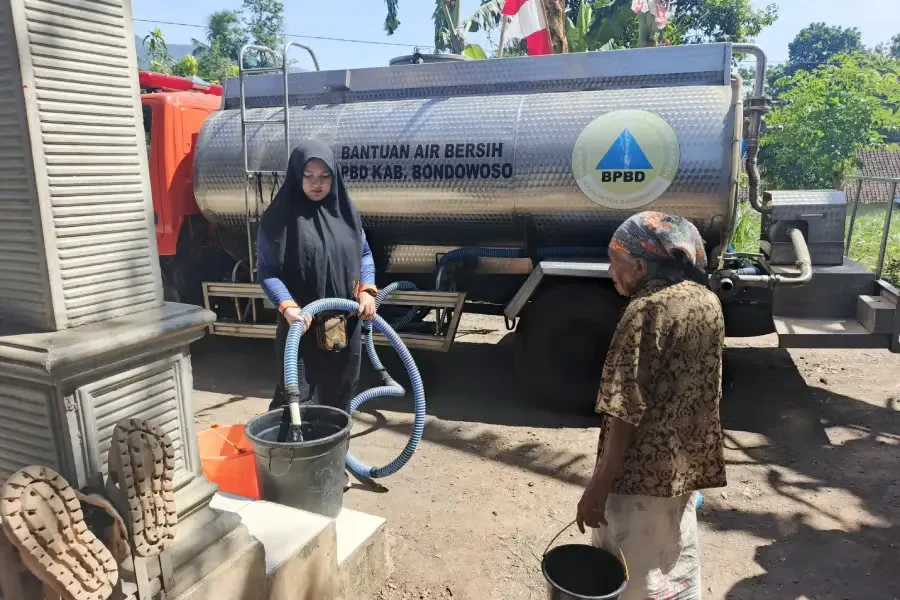 BPBD Bondowoso Salurkan 10.000 Liter Air per Hari untuk Atasi Kekeringan
