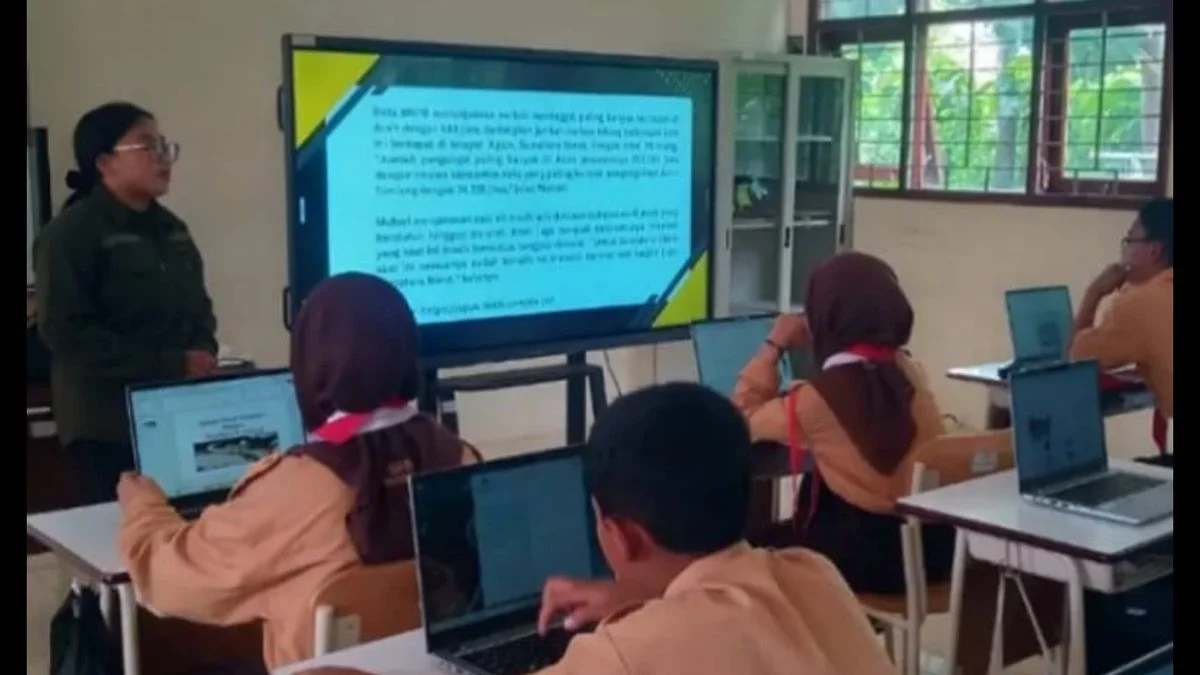 Bupati Ipuk Laporkan Progres Sekolah Rakyat Terintegrasi dan Digitalisasi Perlinsos pada Pertemuan dengan Menko Sosial