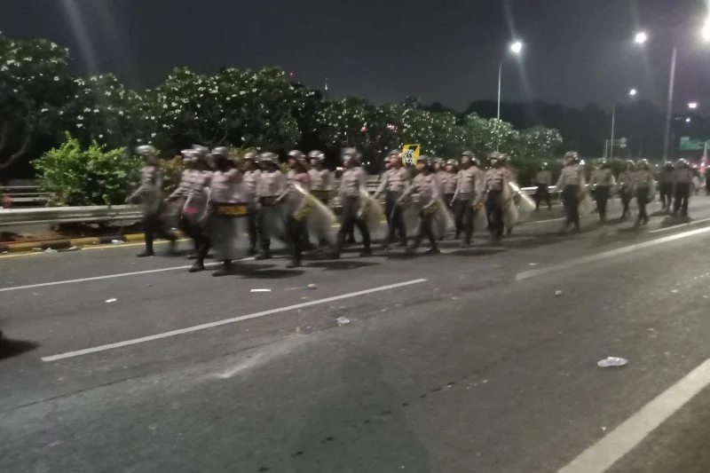 Demo Mahasiswa di Sudirman-Thamrin Bubarkan Diri, Jalur Protokol Mulai Dibuka Setengah