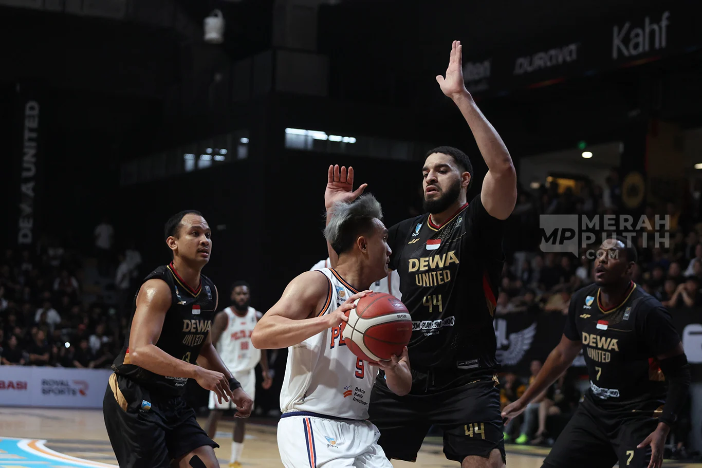 Dewa United Kalahkan Pelita Jaya di Laga Pertama Semifinal IBL