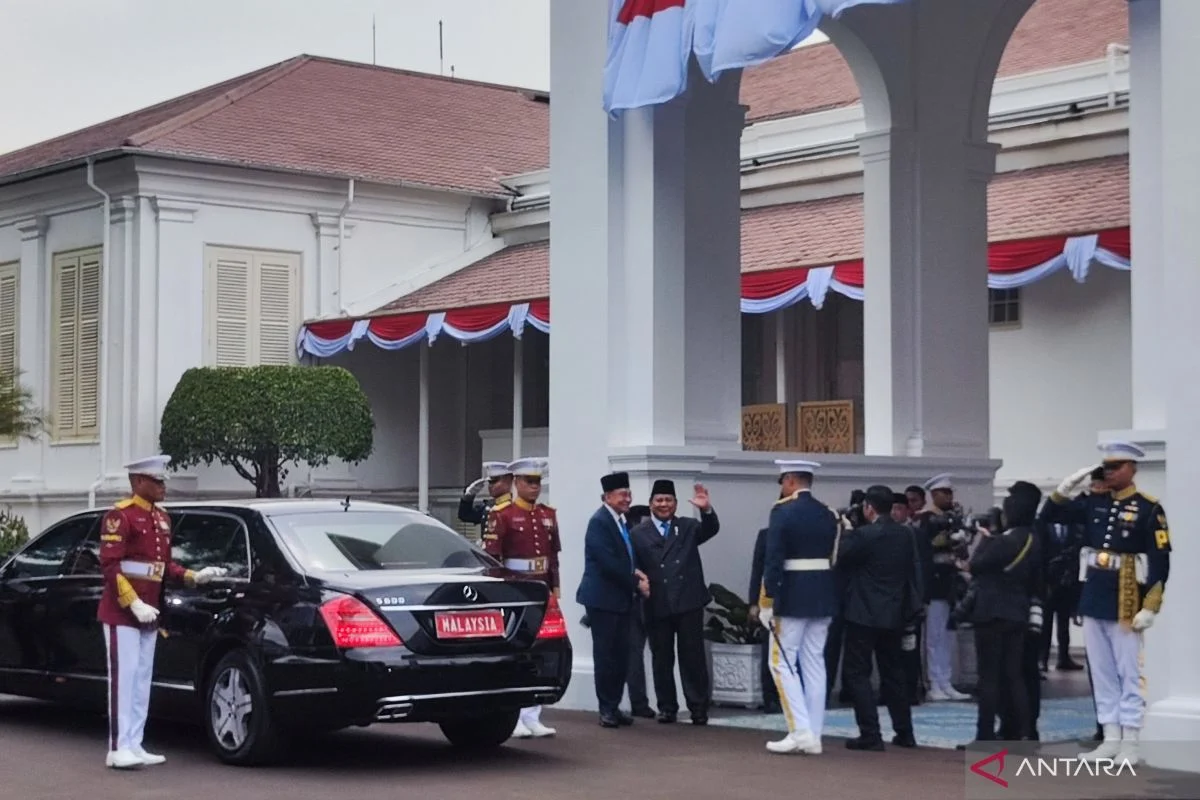 Di Istana Merdeka, Prabowo Terima Menteri Pertahanan Qatar yang Bawa Pesan Emir