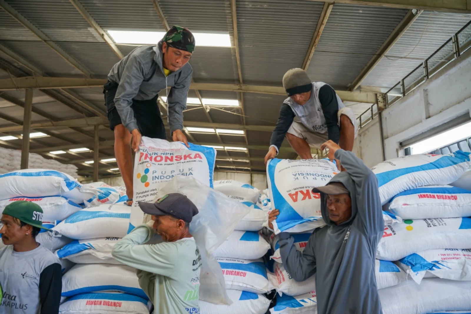 Di tengah Perubahan Iklim, Pemerintah Pastikan Stok Pupuk Subsidi Aman