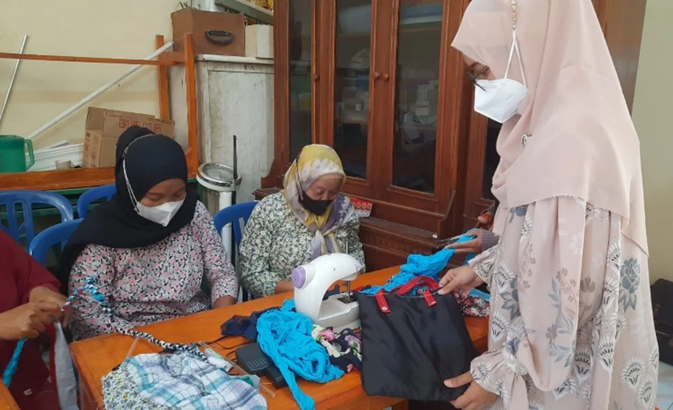Dosen UBSI Gelar Pelatihan Kemasan Produk untuk Tingkatkan Nilai Tambah Usaha Bank Sampah